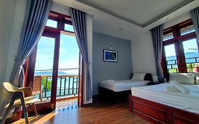 Monkey Homestay & Bar